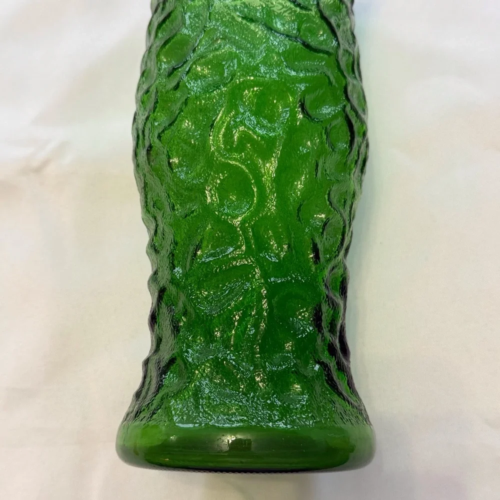 Vintage Hoosier Glass beautiful emerald green crinkle textured‎ glass vase 9.5”